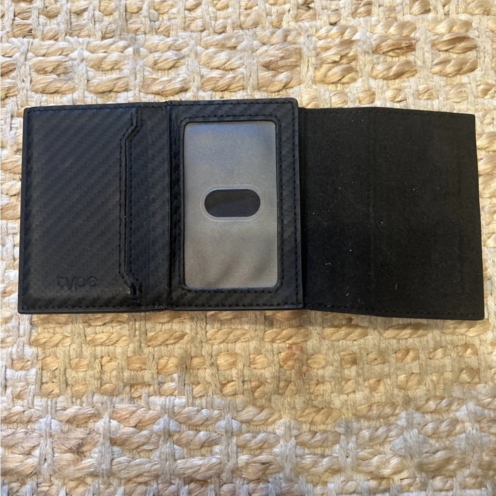 Type Black Carbon Fiber Money Clip Sleek Design-Air tag wallet - Picture 3 of 8